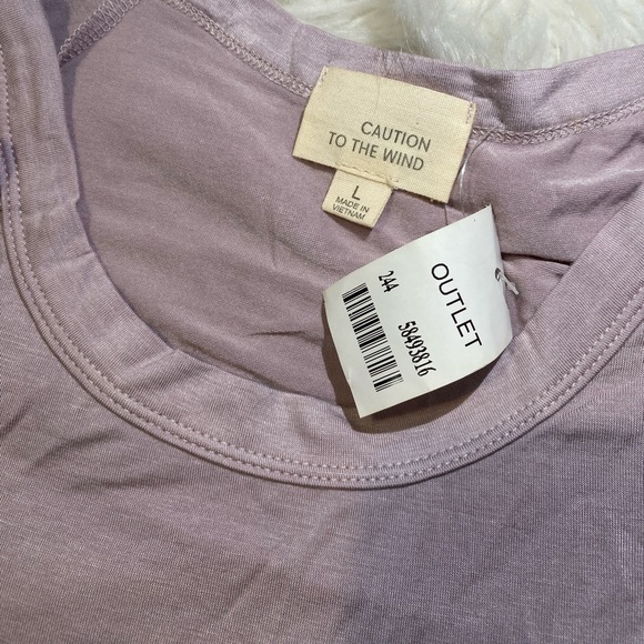 Caution to the Wind Flowy Cold Tank, size Large Lavender with flowy sleeves - Picture 3 of 5